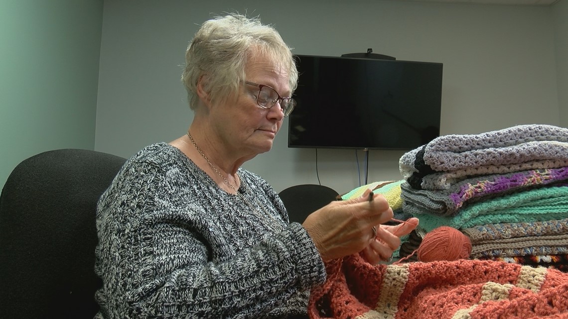 Handmade shawls provide comfort to donor families - Vimarsana News