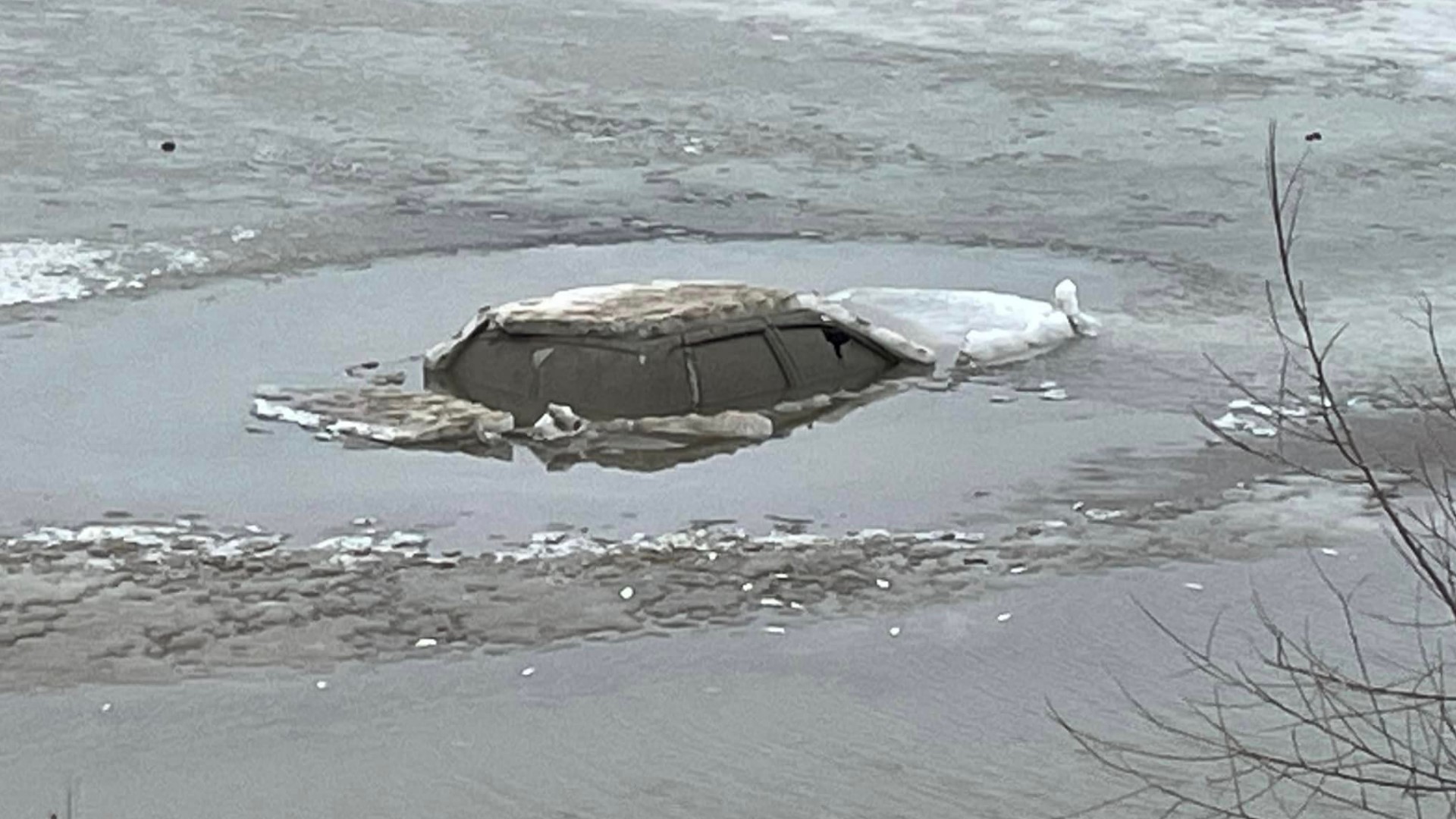 Car found in Fostoria reservoir by city crews