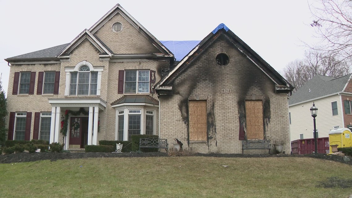 2 college students save their neighbor's dogs from a burning home - Vimarsana News