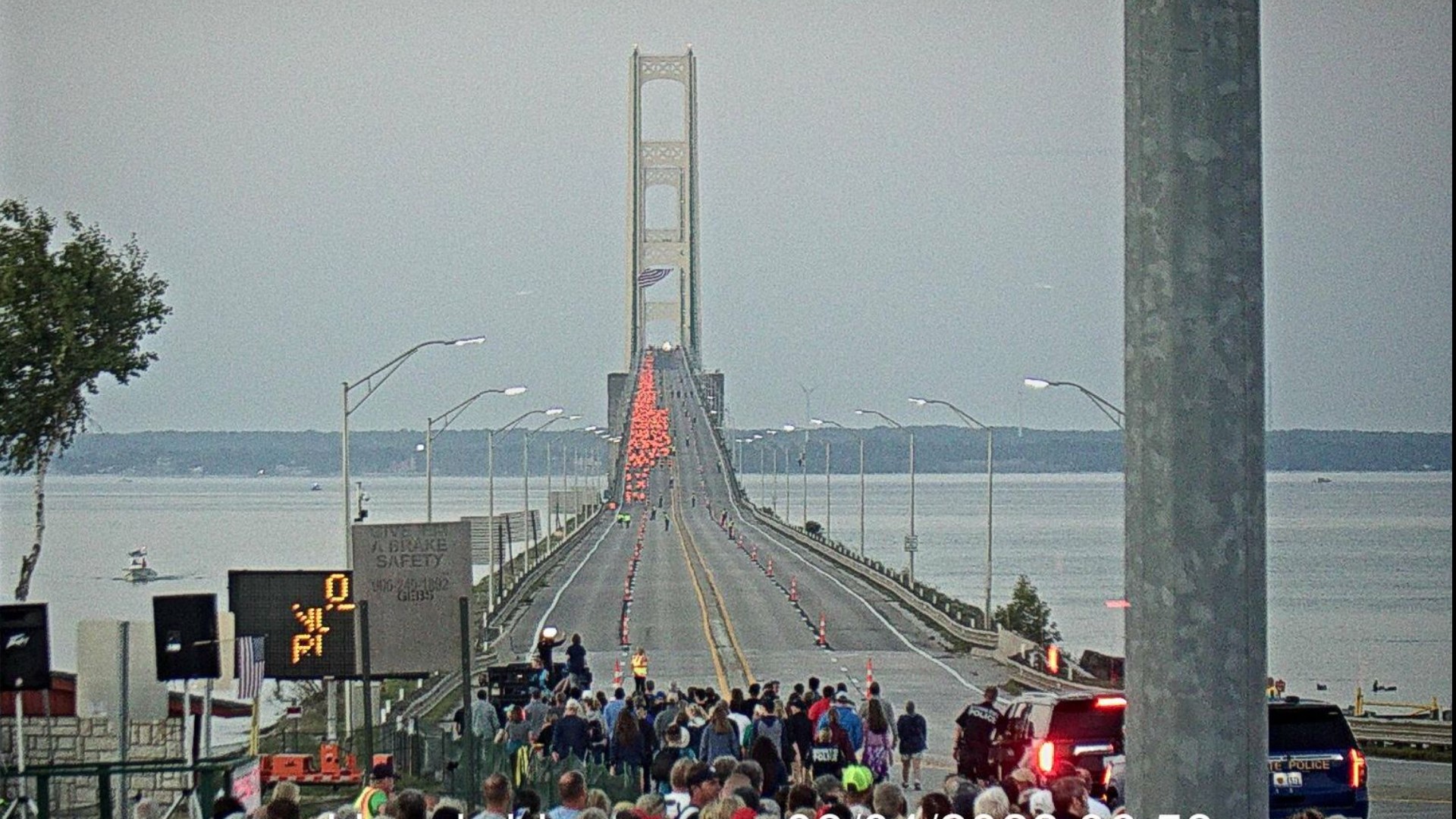 Thousands head to Mackinac Bridge for annual Labor Day walk