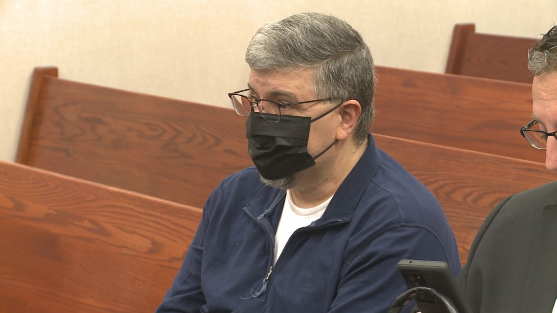 Ex-middle school teacher admits to criminal sexual conduct | wtol.com
